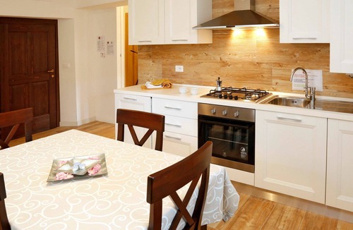 Raveo Apartment | Cosy apartment for 2 guests with WIFI, TV and patio