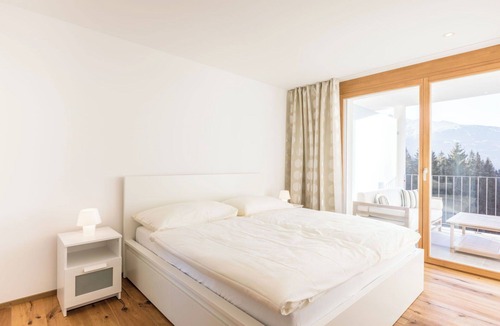 Laax Apartment | Cosy apartment for 4 people with WIFI, TV, balcony, pets allowed and panoramic view