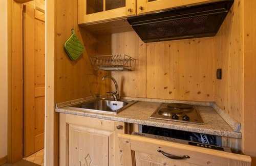 Valtellina Apartment | Cosy apartment for 4 guests with WIFI, hot tub, TV, terrace, pets allowed and panoramic view