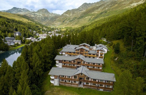 Valtellina Apartment | Cosy apartment for 4 guests with WIFI, hot tub, TV, terrace, pets allowed and panoramic view
