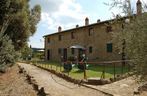 Barberino Val d'Elsa Apartment | Cosy apartment for 5 guests with pool, WIFI, TV, pets allowed and panoramic view