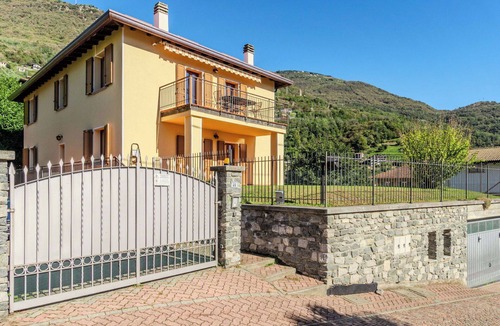 Aurogna Apartment | Cosy apartment for 6 guests with WIFI, A/C, TV, patio and panoramic view