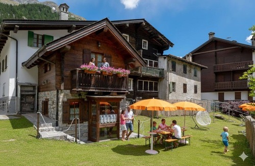 Macugnaga Apartment | Cosy apartment for 6 people with TV, balcony, pets allowed and panoramic view