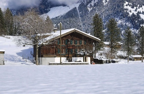 Kandersteg Apartment | Cosy apartment for 7 people with WIFI and balcony