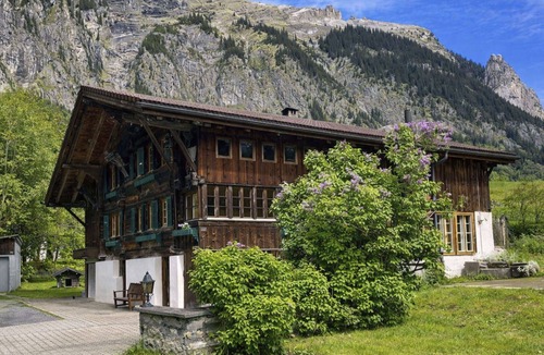 Kandersteg Apartment | Cosy apartment for 7 people with WIFI and balcony