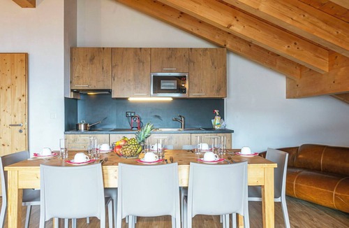Mayens-de-Riddes Apartment | Cosy apartment for 8 guests with WIFI, TV, terrace, pets allowed and panoramic view