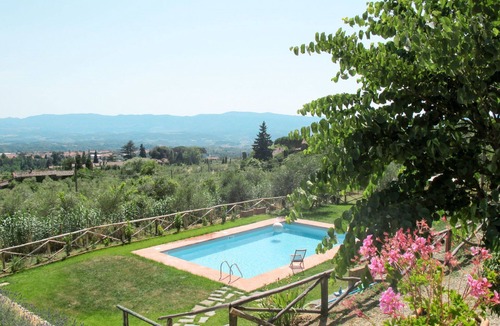 Pian di Sco House | Cosy apartment in villa for 4 people with pool, WIFI, TV and terrace