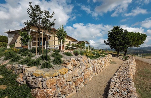 Roccastrada House | Cosy apartment in villa for 2 guests with WIFI, private pool, A/C, TV, terrace and panoramic view