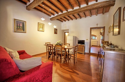 Montebonello Villa | Cosy apartment in villa for 6 guests with WIFI, pool, TV, veranda and pets allowed