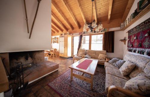 Alvaneu House | Cozy family chalet with fireplace