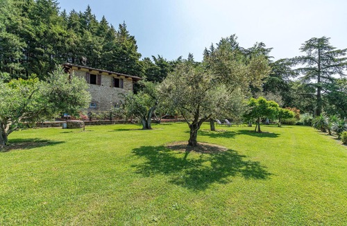 Arezzo House | Cozy home in Arezzo AR with private swimming pool, can be inside or outside