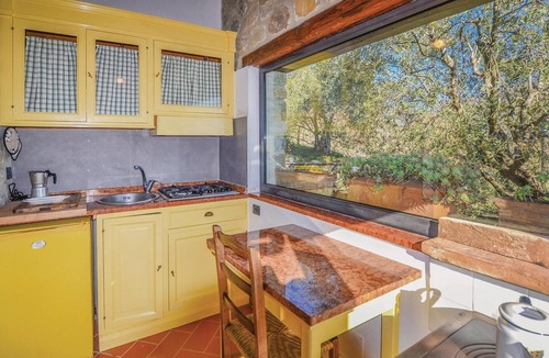 Bibbiena House | Cozy home in Bibbiena AR with private swimming pool, can be inside or outside