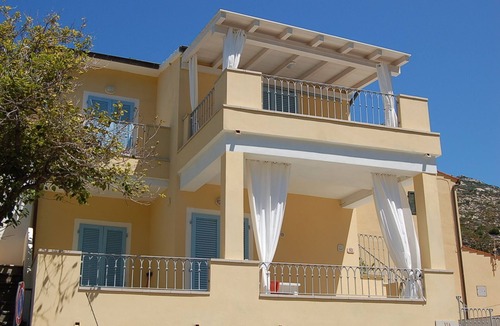 Pomonte Villa | Detached cottage in a quiet area, part seaside, part mountains, in Pomonte. Starting August 22