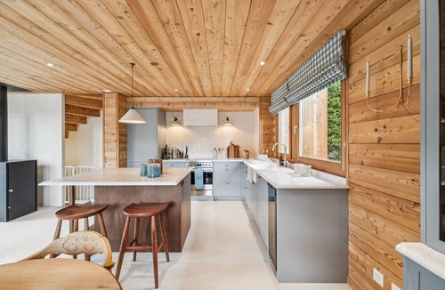 Grimentz Ski Chalet | Discover Chalet SkyLodge by Mrs Miggins, an elegant alpine retreat nestled in the heart of Grimentz,