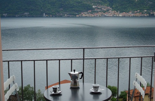 Lezzeno Apartment | Dream view - Spacious apartment with large garden