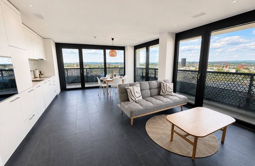 Uster District Condo | Dubai Skyline Apartment Zurich | 3 min. to the lake | 6 min. to Zurich Central Station