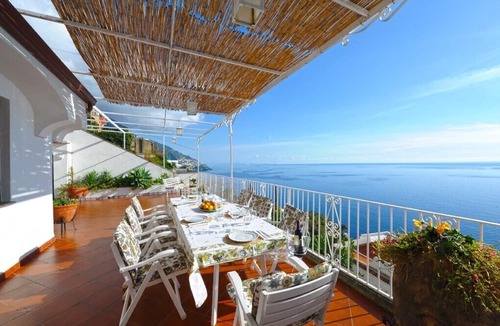Positano Villa | Elegant and central villa with private gated parking in Positano