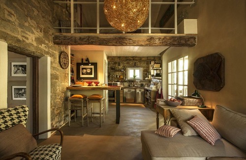 Seccheto House | Elegant Pomegranate house immersed in the nature of the Island of Elba.