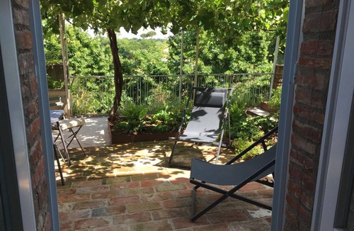 Citta della Pieve Apartment | Elegant self-catering studio with a private garden in a charming historic town