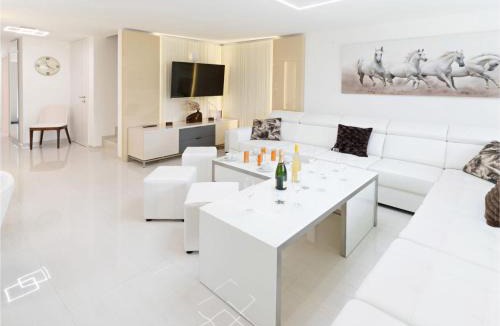 Eschenz House | Exklusives Reihenhaus