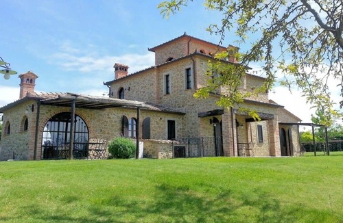 Contrada Castello Villa | Fabulous Villa Nestled Among the Vineyards and Cypresses