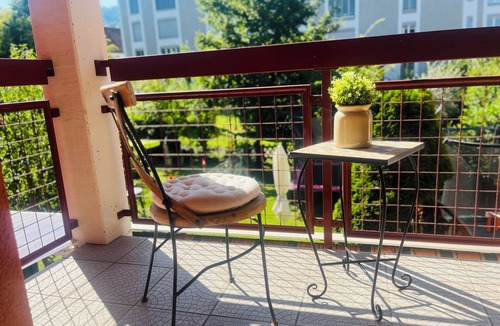 Killwangen Apartment | Family Garden Duplex near Zürich - Trampoline, Fireplace & BBQ - 8 Guests