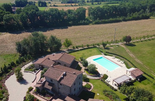 Porrena House | Fantastic Tuscan Villa, heated Pool large party room and professional kitchen.
