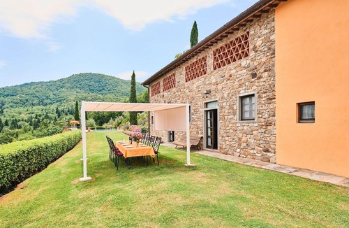 Neri Villa | Farmhouse in Chianti with Pool and Garden