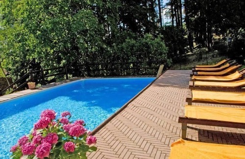Pratovecchio Apartment | Flat in an old villa with swimming pool