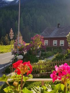 Meien House | Gästehaus Alpenglühn