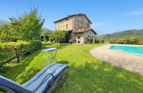 San Romano in Garfagnana House | Garfagnana Tuscan Farmhouse with Private Pool, views & Alpacas – Sleeps 8. WIFI.