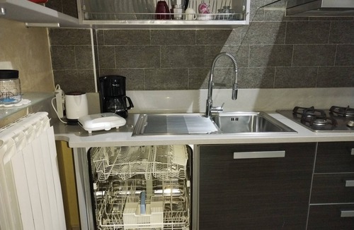 Luino Condo | Gemütliche Kleine Wohnung mit 30 qm Garten in Luino