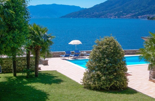 Domaso Apartment | GiardinoLago Arancio Holiday flat on the lake with pool