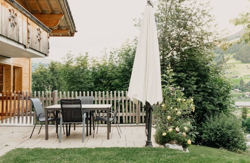 Gstaad Apartment | Giferblick Appartement/Fewo, Dusche und Bad, WC 6-Bettwohnung by Interhome