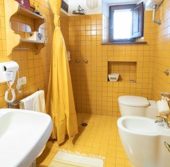 Poderi Apartment | GiuMa Tuscany Historic Country House with Patio near Saturnia Hot Springs