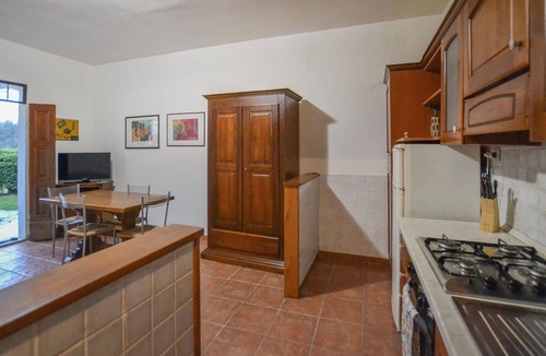 Antria Apartment | Gorgeous apartment in Arezzo with outdoor swimming pool