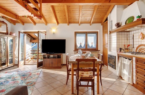 Centro Valle Intelvi House | Grace House Vacation Home with Mountain View, Shared Terrace, and Wi-Fi