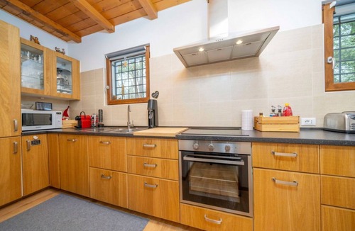 Tarvisio Ski Chalet | GuestHost - A large and charming renovated chalet with a private entrance, measuring 145 square meters, perfect for 10 people.The property, located in a quiet and private location, is surrounded by woods yet only 800 meters from the ski slopes and bike p