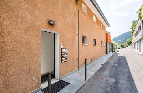 Cernobbio Apartment | GuestHost - Bright and welcoming studio apartment located in Cernobbio in an elevated position, in a hilly and residential area of the village! The apartment boasts a truly superb lake view: you can admire a unique panorama, which ranges from the swimmin