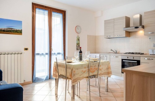 Bastia Umbra Apartment | GuestHost - Bright and very spacious apartment, which in 165 sqm accommodates 8 people with great comfort, having three bedrooms and two bathrooms. The flat is located in a villa and has access to the garden with an equipped patio and gazebo, shared with