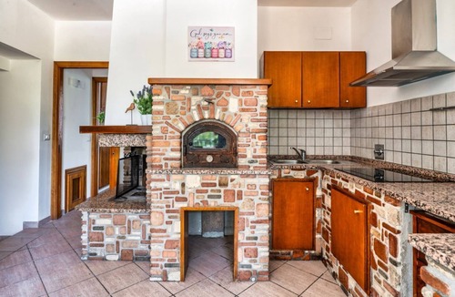 Assisi Apartment | GuestHost - Charming 100 sqm apartment, perfect for 6 people and ideal for families, spread over two levels and located on the mezzanine floor of a building without an elevator.The property is located in Castelnuovo, a town immersed in the green Umbrian
