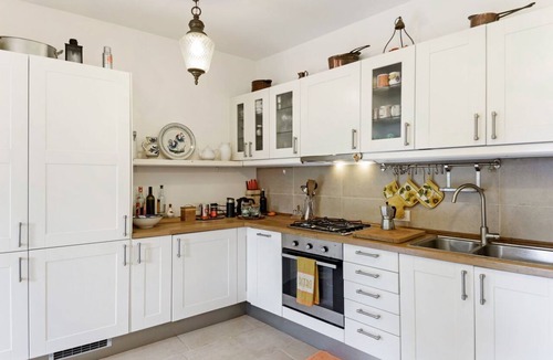 Cernobbio Apartment | GuestHost - Charming and bright flat for 5 people in Cernobbio, in the hamlet of Rovenna, on the way up to mount Bisbino.The apartment, furnished with vintage and modern furniture, comes with private parking and enjoyable outdoor spaces, like the pergola