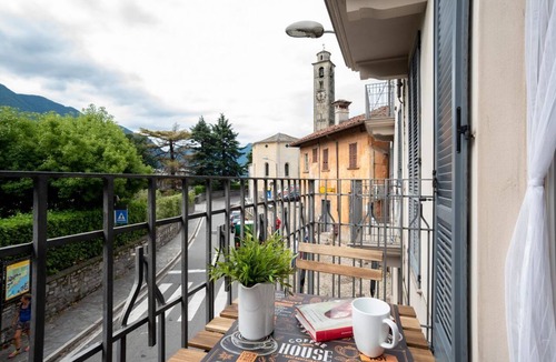 Ossuccio House | GuestHost - Cozy 35 sqm studio apartment with balcony, perfect for two people, located on the 1st floor of a building with lift (NOT suitable for the disabled). The property is located on the road connecting Como and Menaggio, a few steps from the town c