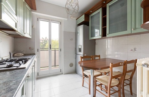 Gallaratese Apartment | GuestHost - Cozy apartment of 110 sqm, able to accommodate up to 6 people, located on the fourth floor of a building with elevator (NOT suitable for disabled people), in a residential context surrounded by greenery.The area is very quiet and well connect