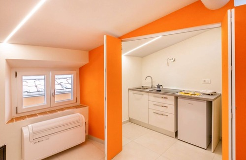 San Francesco Apartment | GuestHost - Cozy apartment of about 50 square meters, completely renovated, perfect for 2 people, located on the fourth floor of a 12th century building protected by the Superintendency. The property is located in a central position (Traffic-Restricted A