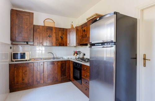 Castel Rigone Villa | GuestHost - Enchanting and spacious villa on two levels, which in 125 sqm accommodates up to 5 guests with great comfort, being equipped with every type of comfort: two bedrooms and three bathrooms, Jacuzzi tub, large private garden with barbecue and piz