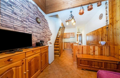 Tarvisio Apartment | GuestHost - Functional 60 sqm apartment, ideal for 6 guests, 3 min walk from the Italian Ski and Snowboard School Tarvisio - Sella Nevea. Tarvisio, located in the heart of the Julian Alps, offers breathtaking landscapes and a rich variety of hiking trail