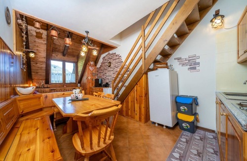 Tarvisio Apartment | GuestHost - Functional 60 sqm apartment, ideal for 6 guests, 3 min walk from the Italian Ski and Snowboard School Tarvisio - Sella Nevea. Tarvisio, located in the heart of the Julian Alps, offers breathtaking landscapes and a rich variety of hiking trail