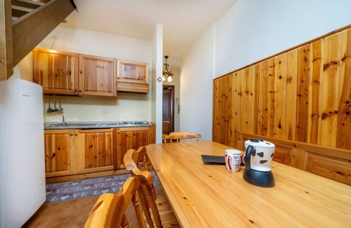 Tarvisio Apartment | GuestHost - Functional 60 sqm apartment, ideal for 6 guests, 3 min walk from the Italian Ski and Snowboard School Tarvisio - Sella Nevea. Tarvisio, located in the heart of the Julian Alps, offers breathtaking landscapes and a rich variety of hiking trail