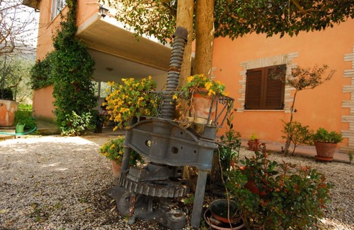 Case Nuove Apartment | GuestHost - Located in the Capodacqua district of Assisi, 5 km from Assisi, Casa Fiorelli is a quiet apartment surrounded by nature with a wonderful view that stretches from Assisi to Mount Subasio.Located in a strategic position, it allows to reach in f